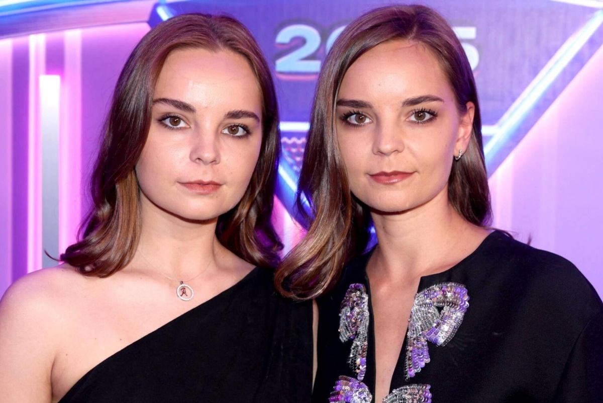     Арина Аверина поймала букет невесты на свадьбе сестры: видео