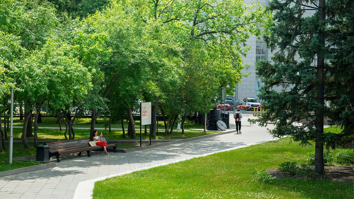 Театральный сквер. Новосибирск. Фотография - www.openmainphoto.ru