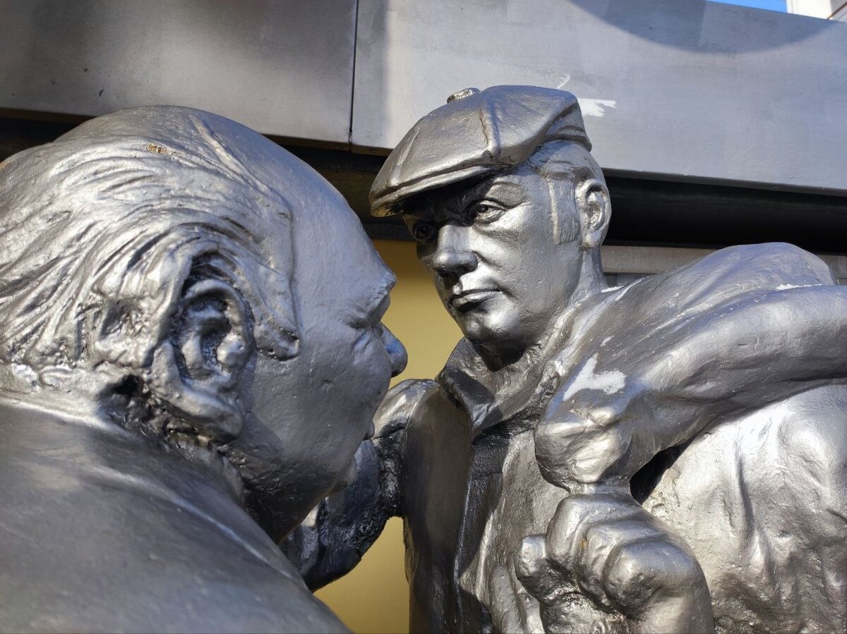 Памятник Афоне и Коле-штукатуру в Ярославле. Источник — dzen.ru/pa_myatnik