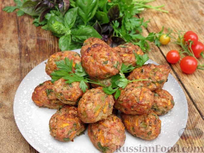фарш куриный, капуста брокколи, капуста цветная, лук репчатый, морковь, хлопья овсяные, чеснок сушёный, зелень петрушки, соль, перец чёрный молотый