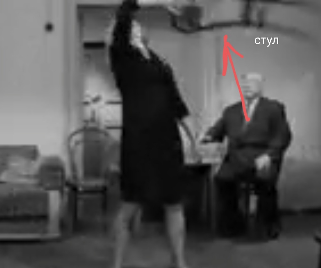 Скрин из фильма. Вообще, все мои телодвижения были похожи на этот её танец 😆