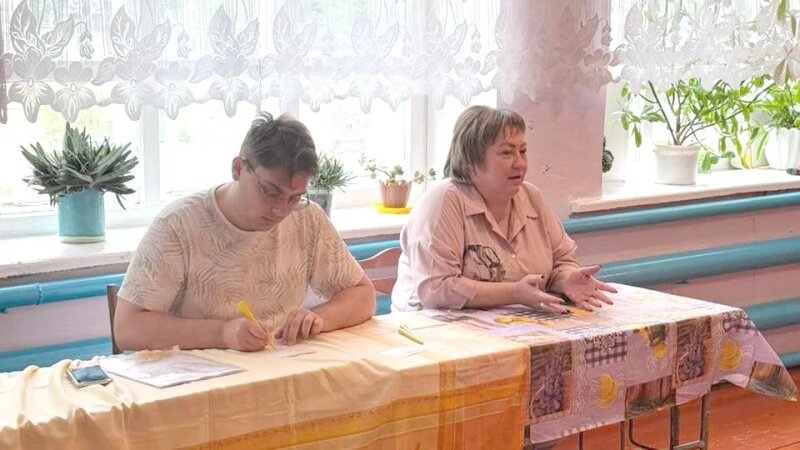     Личный прием депутата АКЗС Евгении Боровиковой. Фото предоставлено пресс-службой партии «Справедливая Россия — За правду», автор Елизавета Тюпенкова.