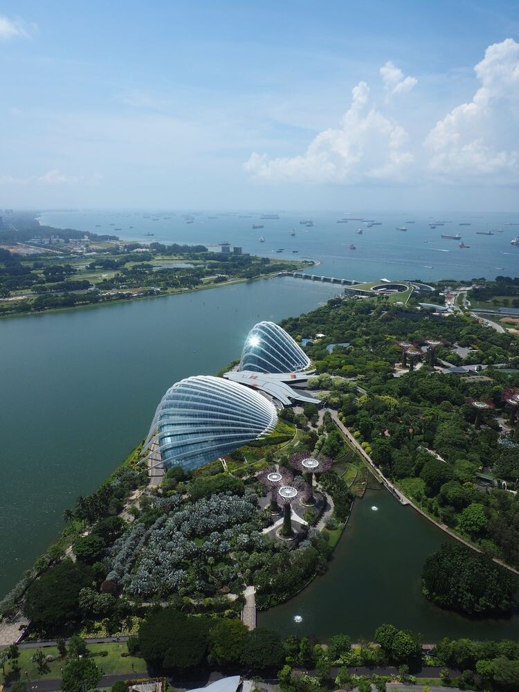 Вид на город со смотровой Marina Bay Sands