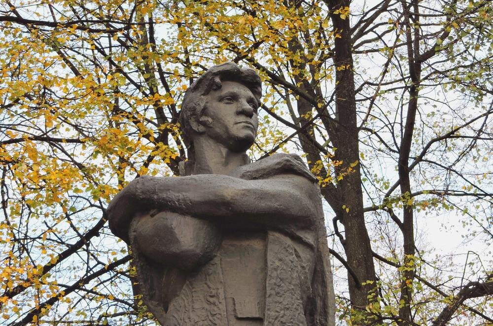 Памятник Волкову в Ярославле. Скульптор А. Соловьёв