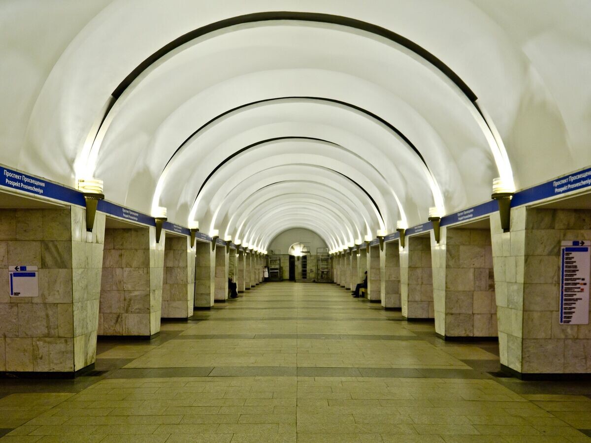    Станция "Проспект Просвещения" Петербургского метрополитенаCC BY-SA 3.0 / Florstein / Проспект Просвещения