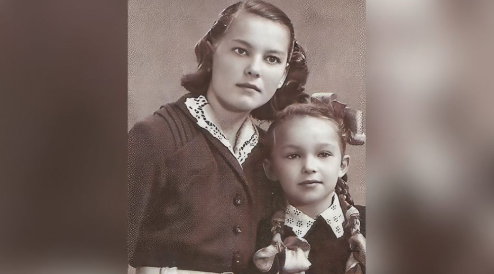 Наталья Гвоздикова с сестрой