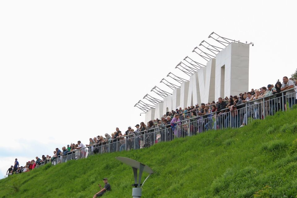    Показательные полеты "Русских витязей" в Барнауле на День города. Источник: Виталий Барабаш/"Толк"