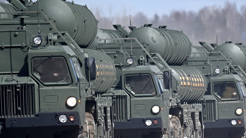     8 июля 1960 года, согласно директиве Генерального штаба Вооружённых сил СССР, был введён штат управления главнокомандующего Войсками противовоздушной обороны (ПВО), а также новая должность — командующий Зенитными ракетными войсками (ЗРВ) ПВО РИА Новости Рамиль Ситдиков