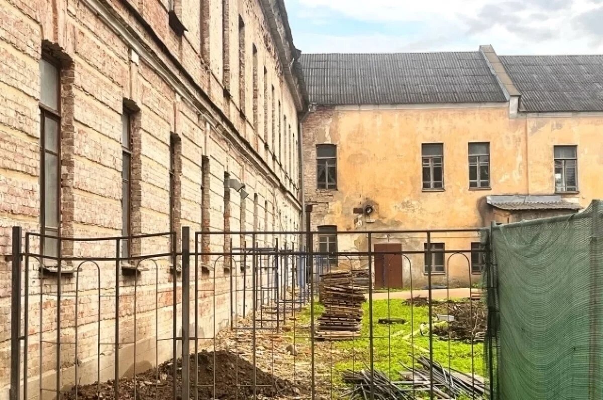    Бывшую духовную семинарию реставрируют в Пскове