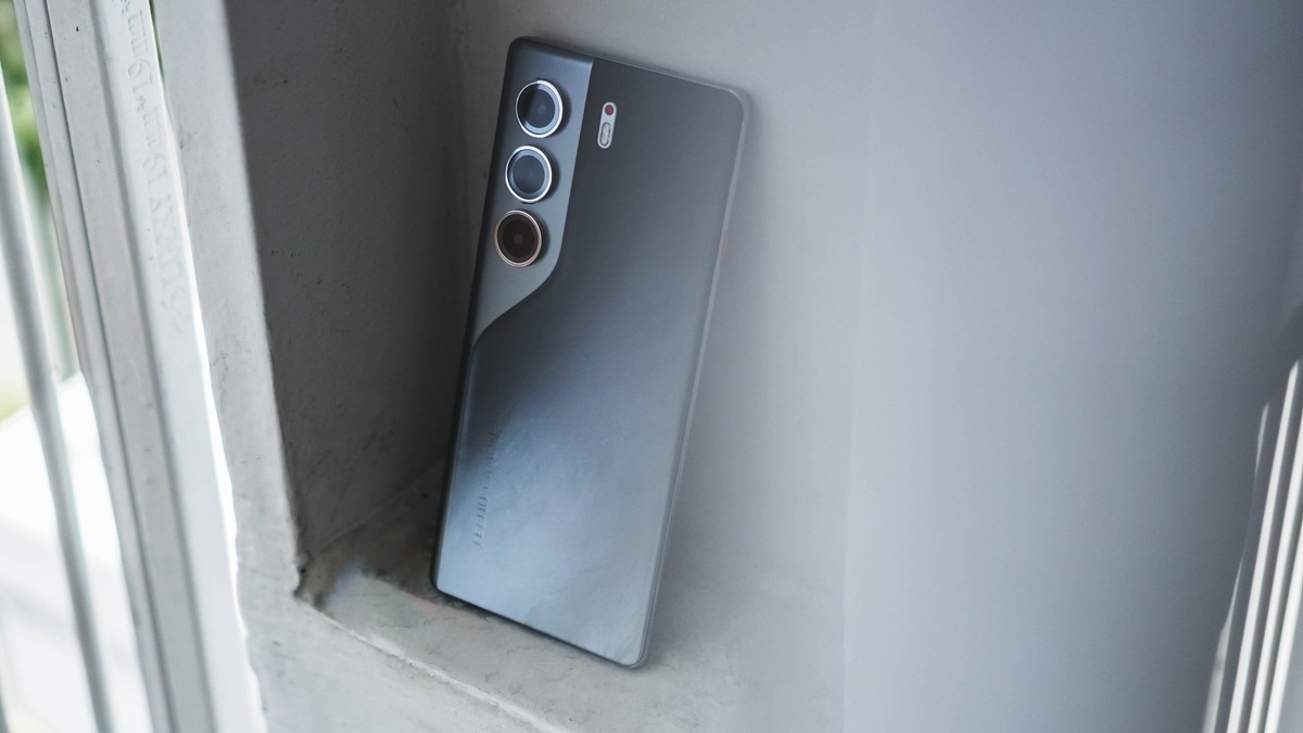    Tecno уделили внимание не только начинке, но и дизайну аппаратов. Фото: gadgetmatch.com