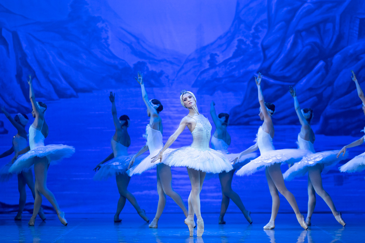    Сцена из балета «Лебединое озеро»