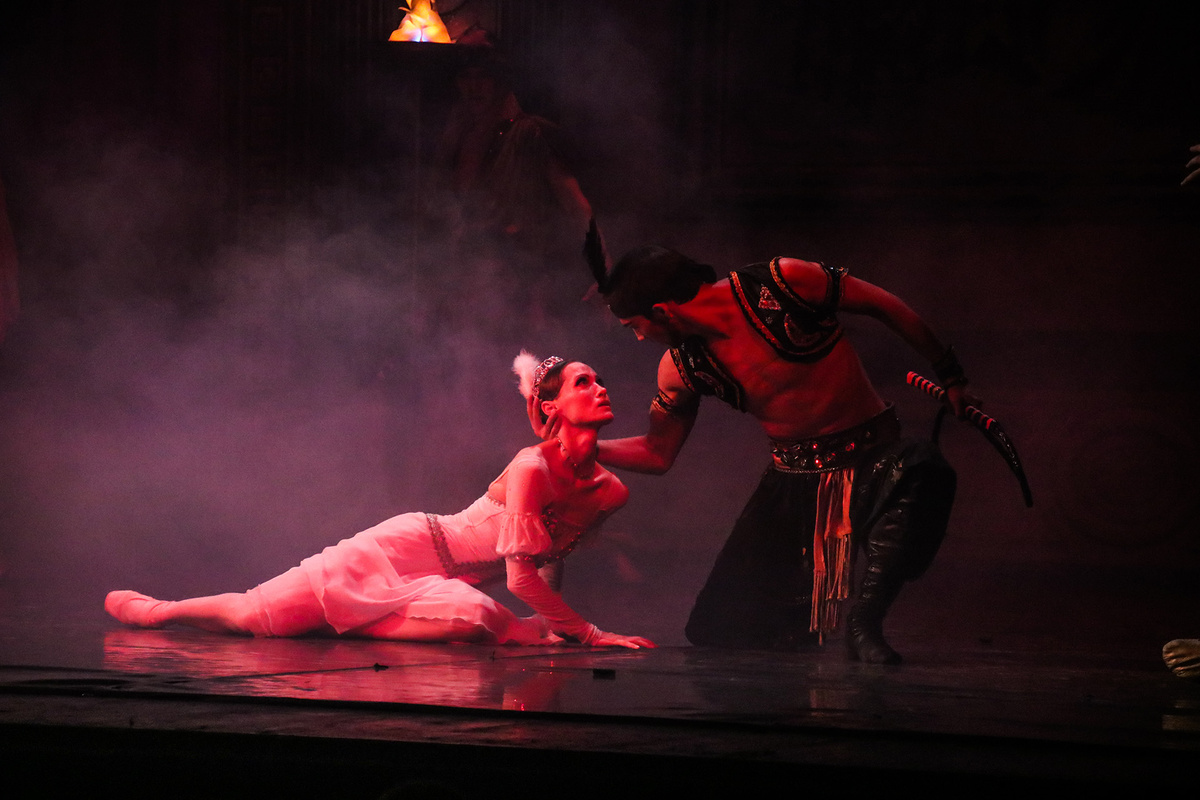    Сцена из балета «Бахчисарайский фонтан»