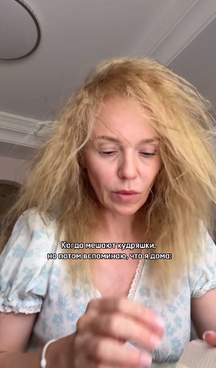 Альбина Джанабаева показала помятое лицо. Фото: соцсети