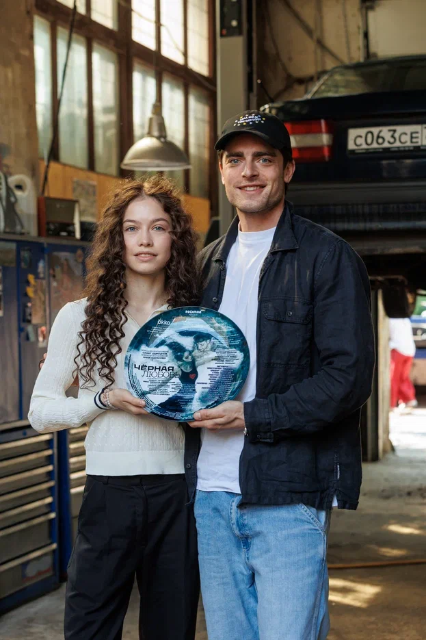 Исполнители главных ролей в российской версии «Черной любви» - Федор Гамалея и Виктория Серикова. Okko