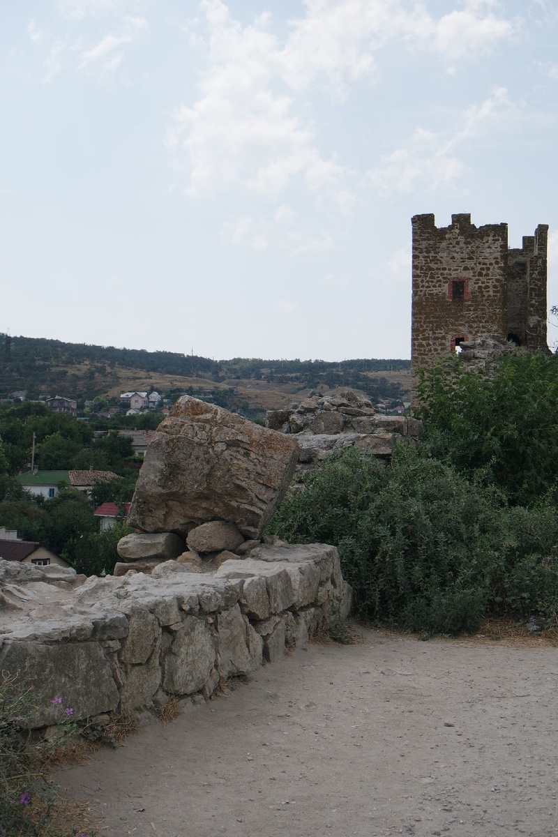 остатки генуэзской крепости