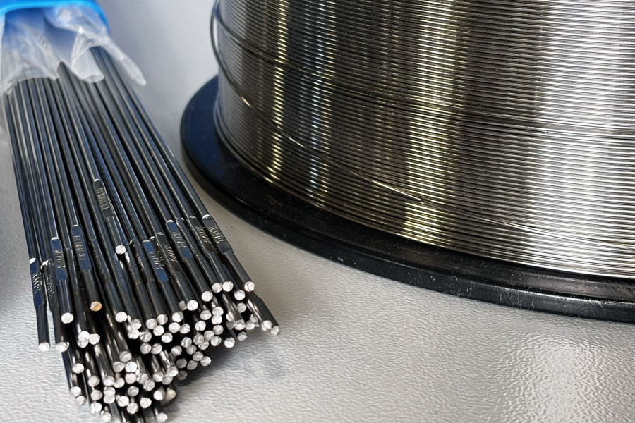 Нержавеющие материалы в сварочных работах. © https://deltasvar.ru/articles/svarochnye-materialy/nerzhaveyushchie-materialy-v-svarochnykh-rabotakh-preimushchestva-i-osobennosti-primeneniya/