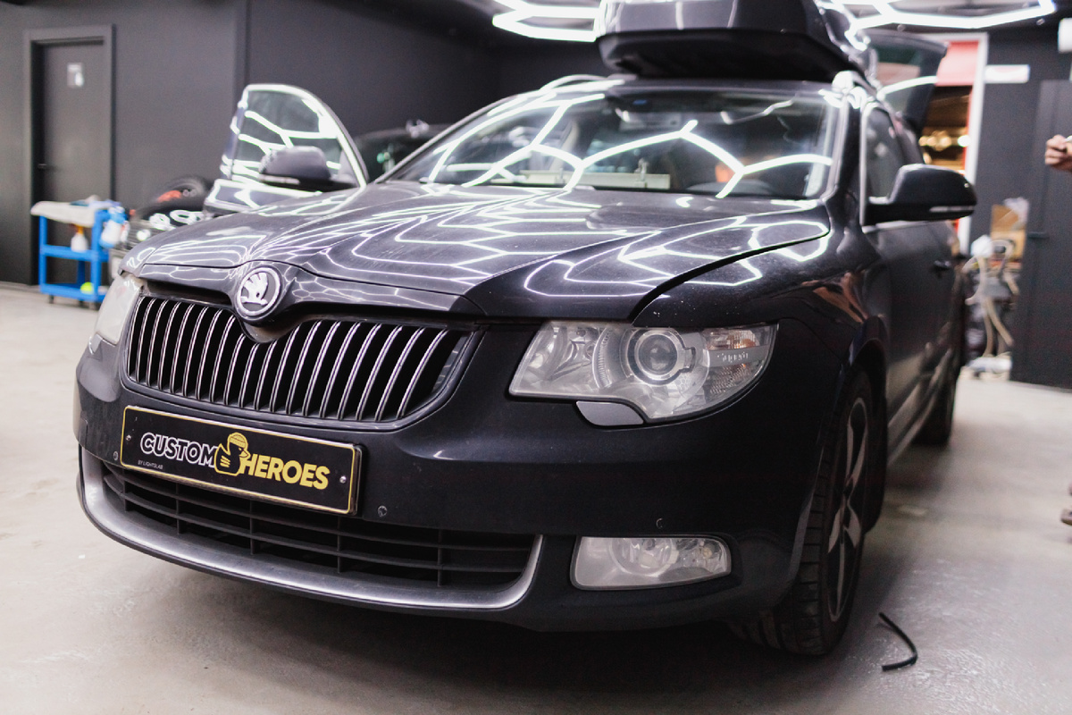 Источник фото: https://custom-heroes.ru/raboty/marka-avtomobilya/skoda/skoda-superb-ispravlenie-oshibok-posle-garazhnogo-avtoservisa/