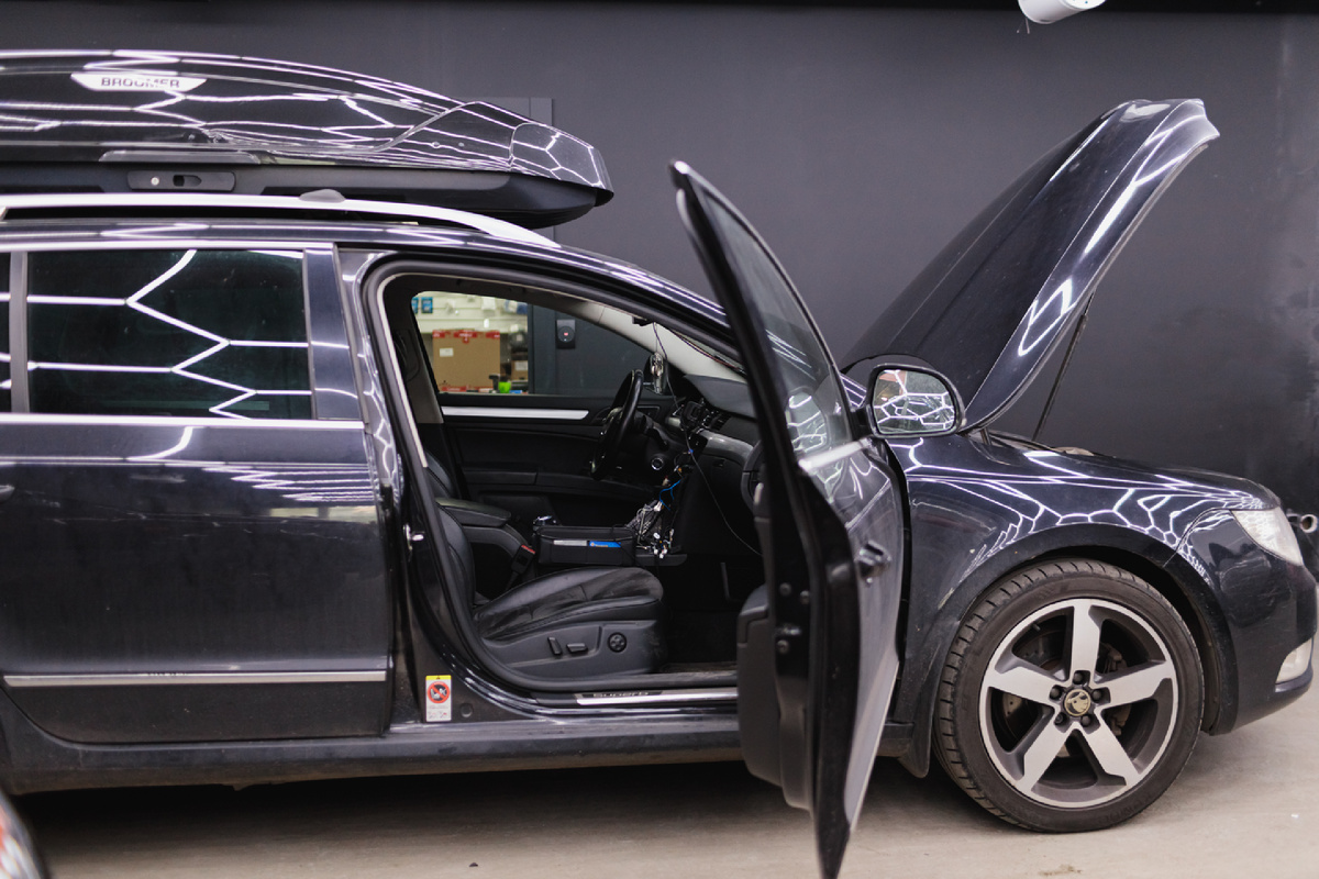 Источник фото: https://custom-heroes.ru/raboty/marka-avtomobilya/skoda/skoda-superb-ispravlenie-oshibok-posle-garazhnogo-avtoservisa/