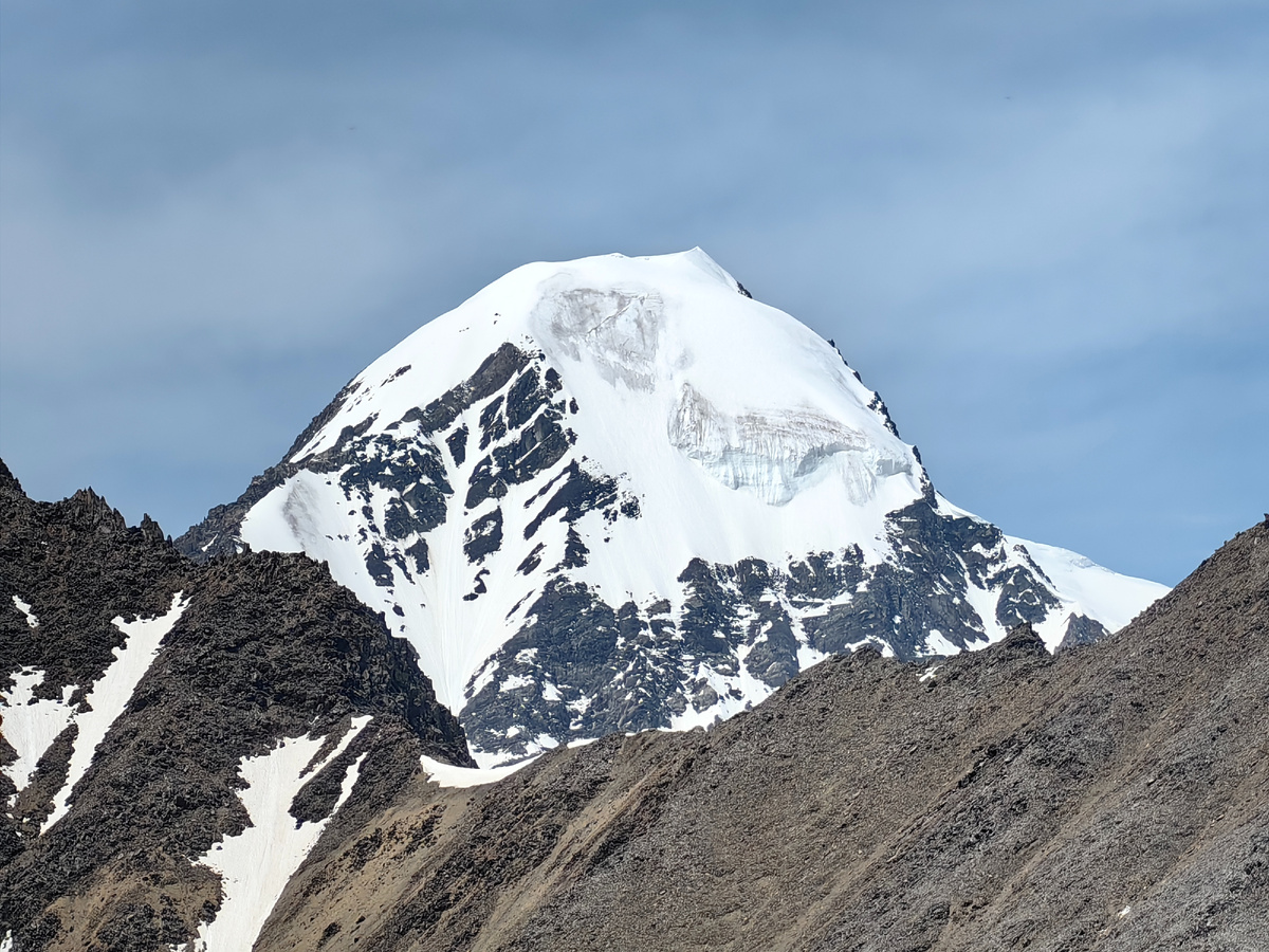 Вершина Актру, высота 4044 метра 