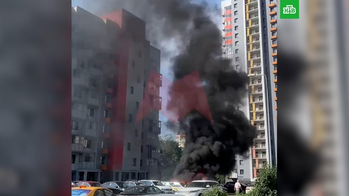    Восемь машин сгорели на севере Москвы