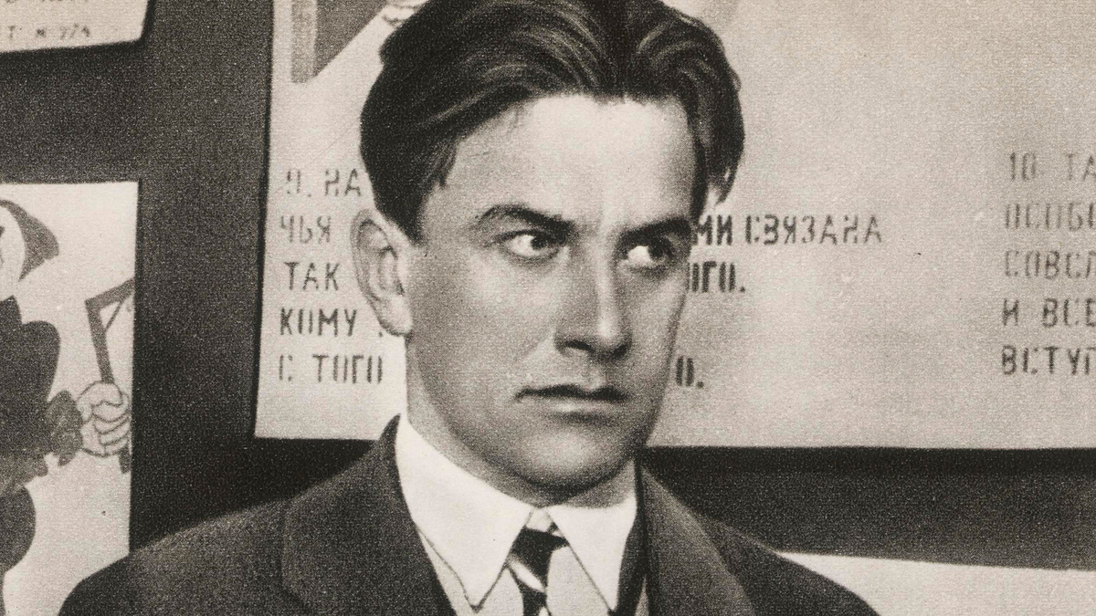 В.В. Маяковский (фото из общедоступных источников)