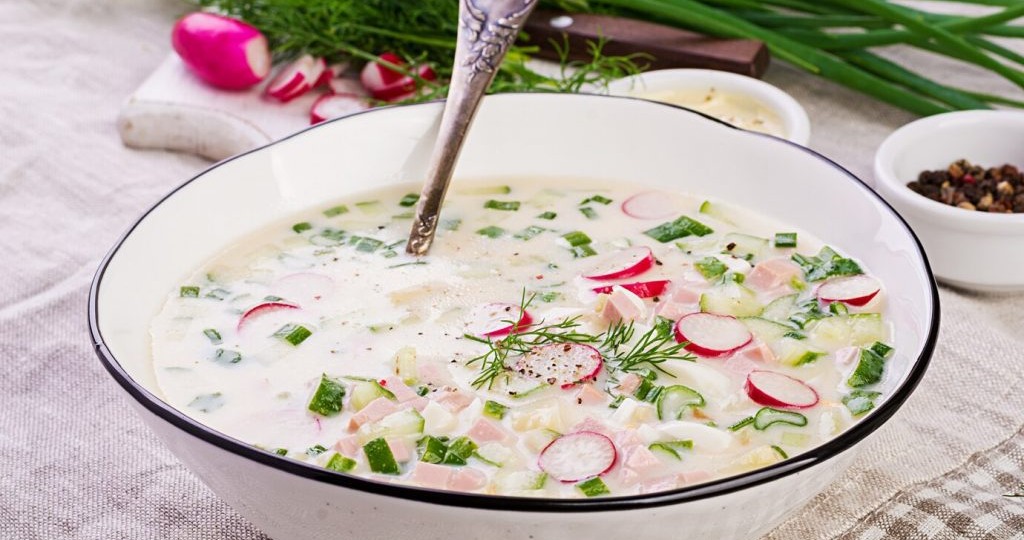 Как приготовить окрошку на квасе или кефире: 7 оригинальных рецептов