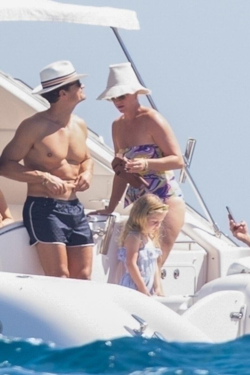    Кэти с Орландо и дочкой Дейзи LEGION-MEDIA