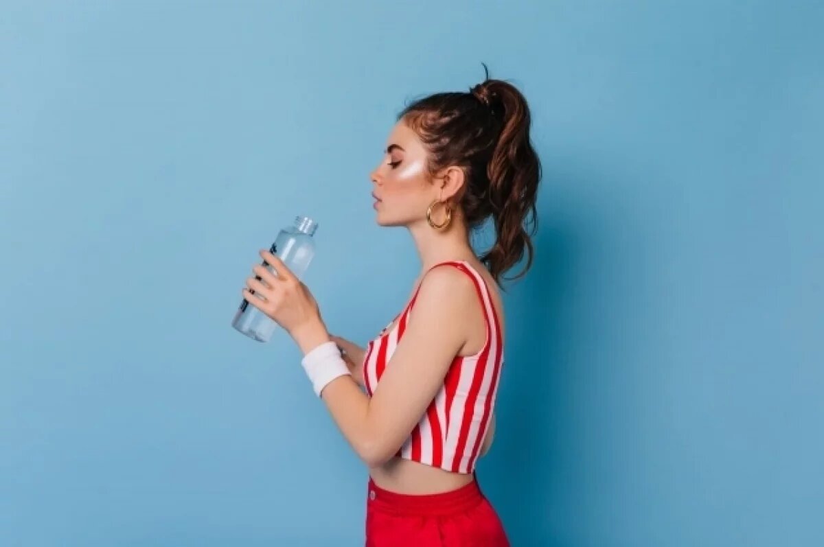    Врач Алексеева объяснила, как избежать обезвоживания и перегрева в жару