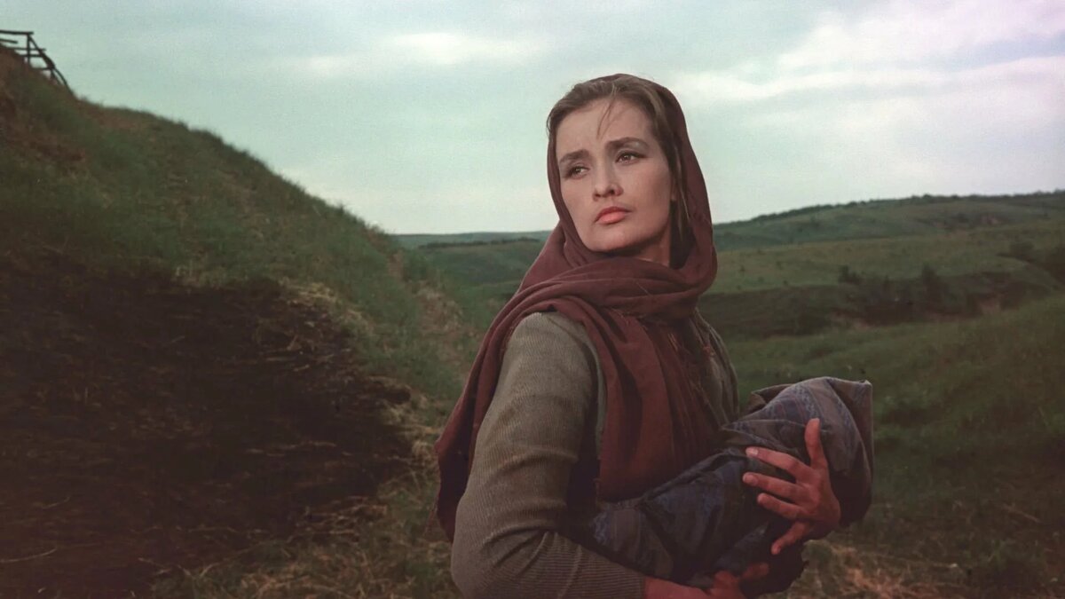 ЗИНАИДА КИРИЕНКО. Кадр из фильма "Тихий Дон"