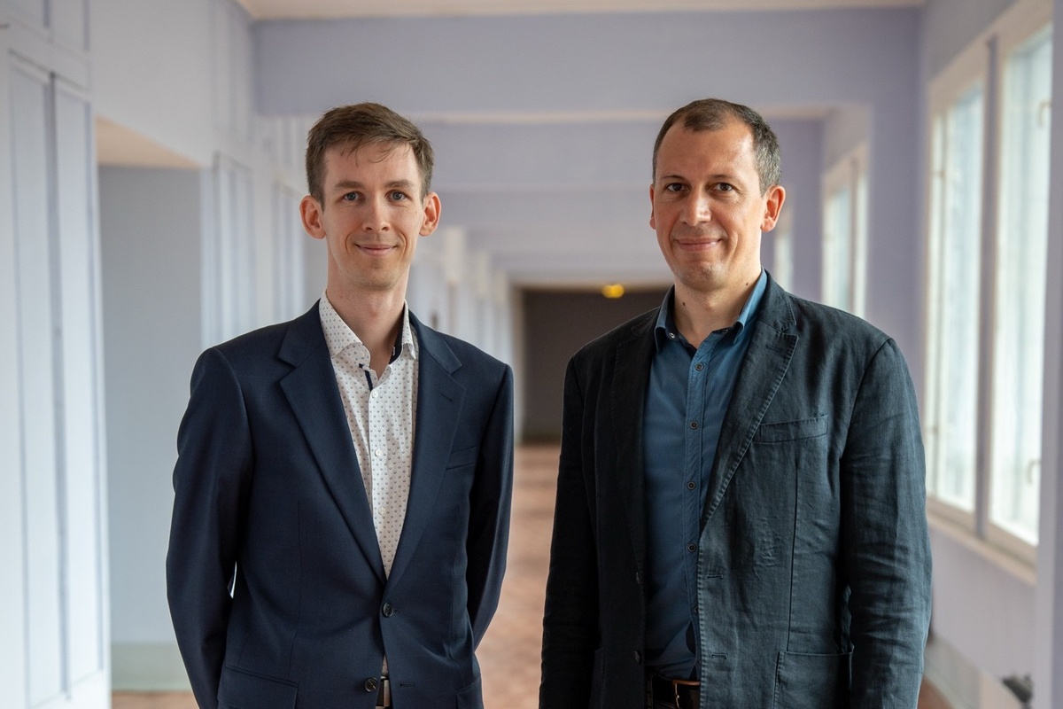 Авторы работы Николай Кузнецов (справа) и Михаил Лобачев (слева). Источник: Николай Кузнецов