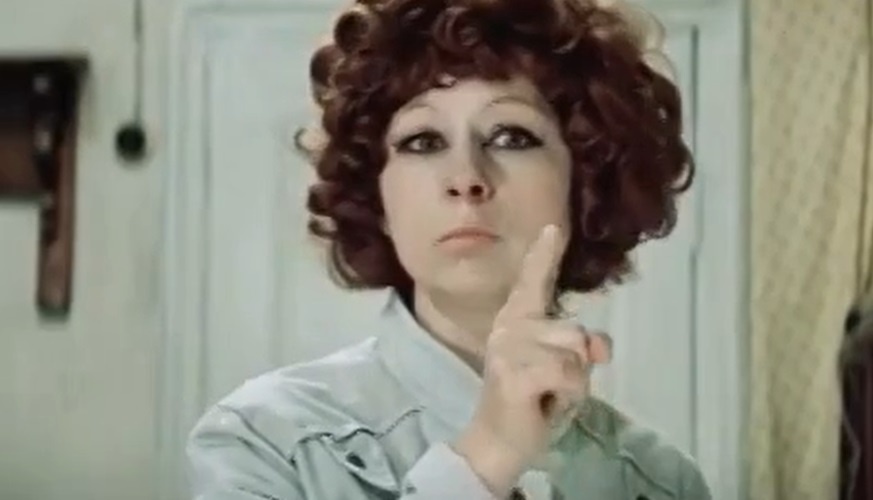 Лия Ахеджакова в фильме «Журавль в небе…»