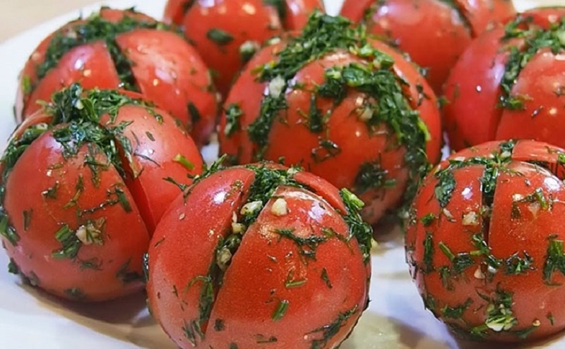 Готовим особые маринованные помидоры – потрясающе вкусная закуска 