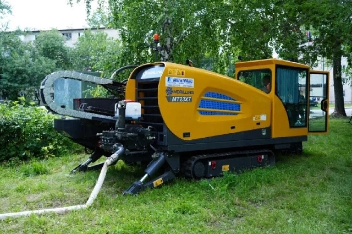    Для катка спортшколы на Нижней террасе прокладывают новый водопровод