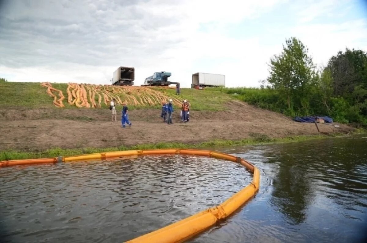    Нефтетранспортники провели учения на подводном переходе через реку Проня