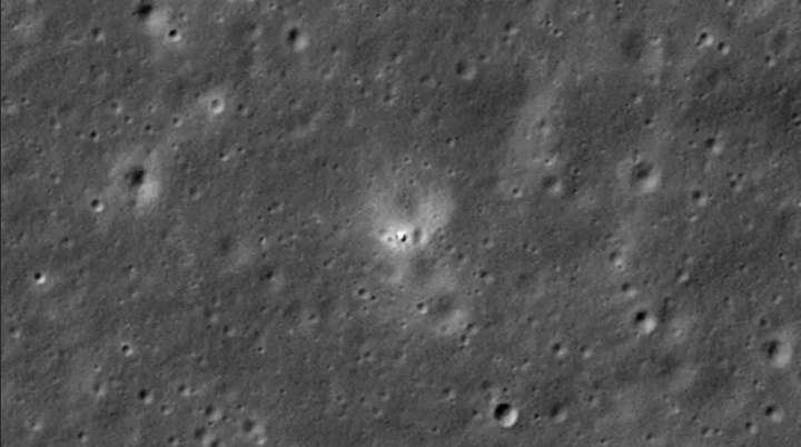 Снимок поверхности Луны (зонд LRO)