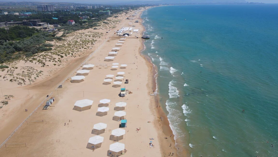 Пустой пляж в Анапе