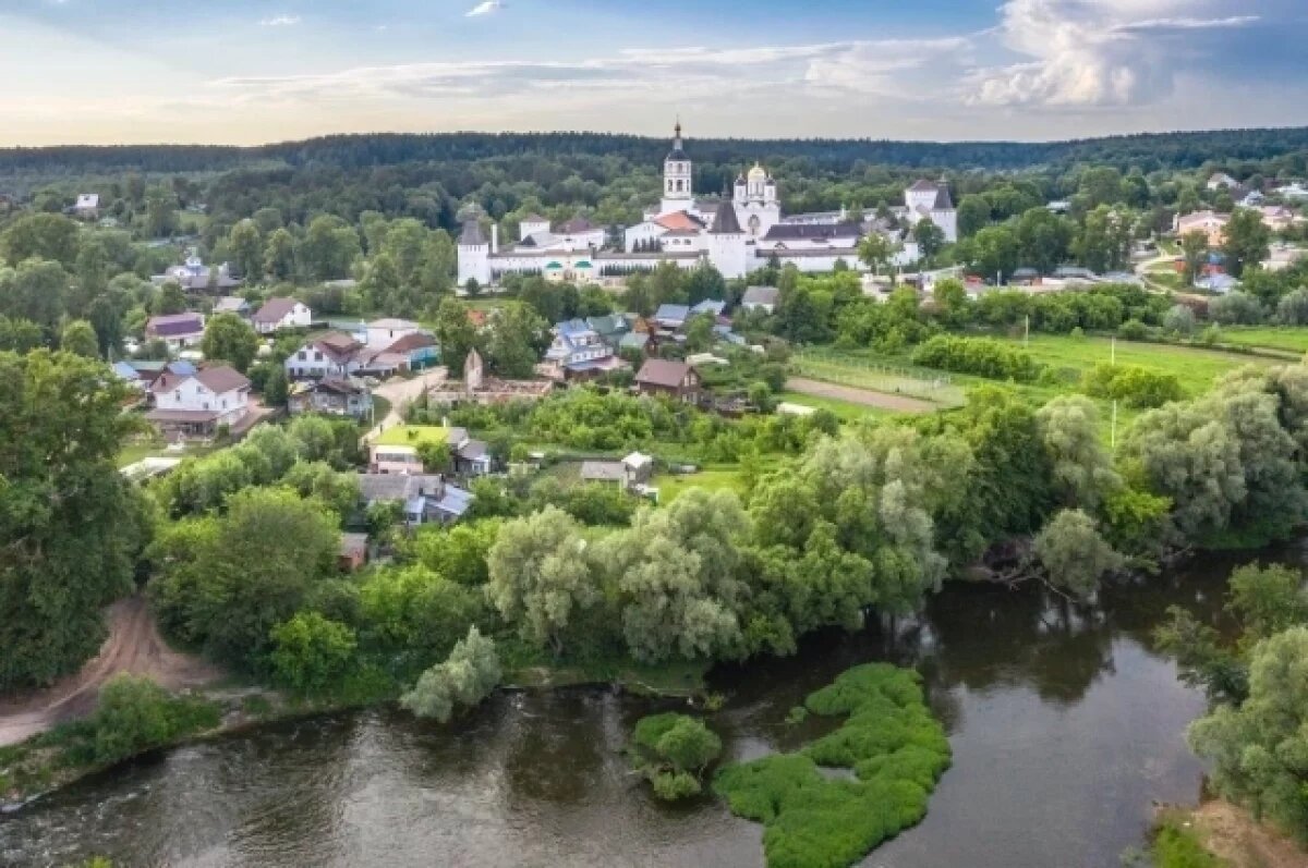    Жителей Калужской области поздравляют с Днём семьи, любви и верности