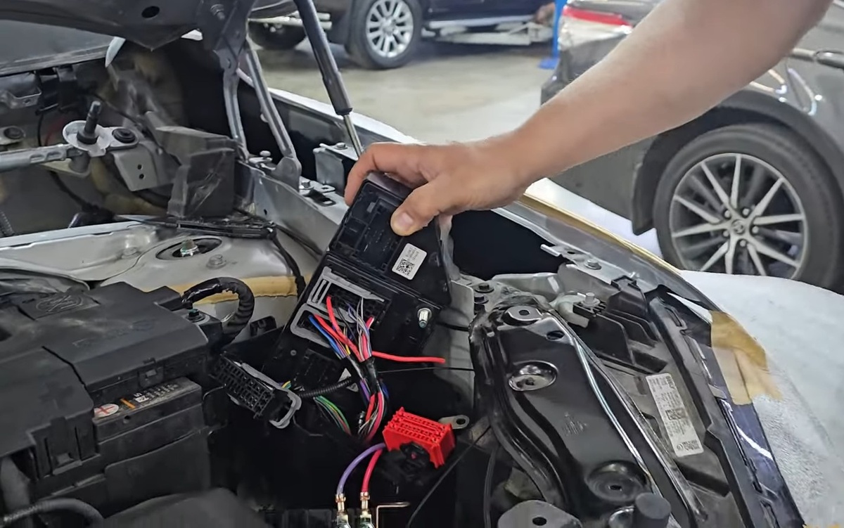 Подключение подогрева лобового стекла Geely