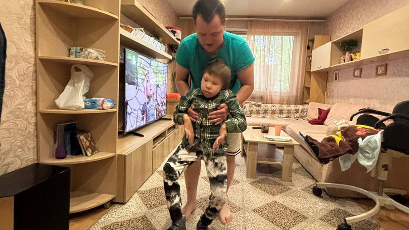 «Когда позвонили из больницы, мир рухнул»: как одинокий отец воспитывает сына с ДЦП