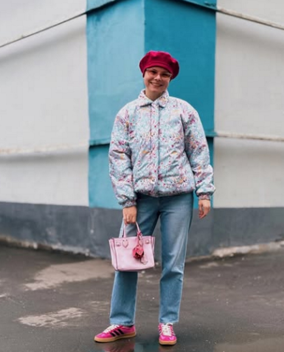 Татьяна Брухунова на прогулке в модных джинсах. Фото: соцсети