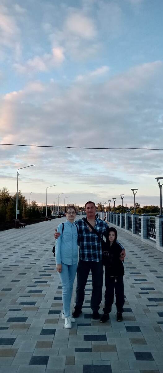 Это мы уже довольные по набережной гуляем