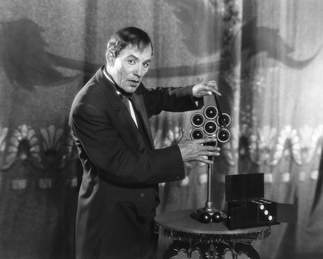 Кадр из фильма "К западу от Занзибара" (1928)