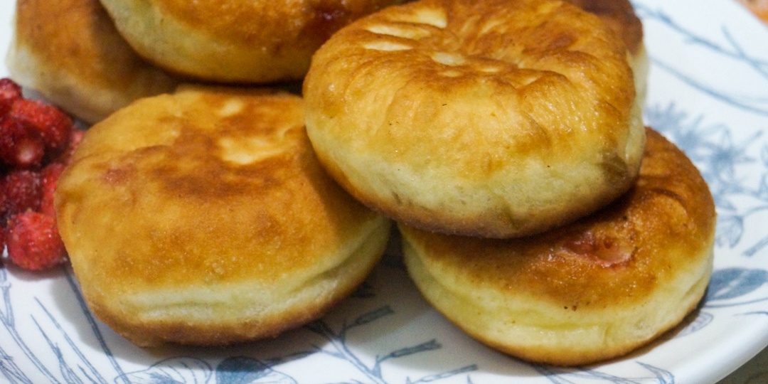 Пончики с земляникой – самый простой рецепт. Начинка: только сахар + ягоды.