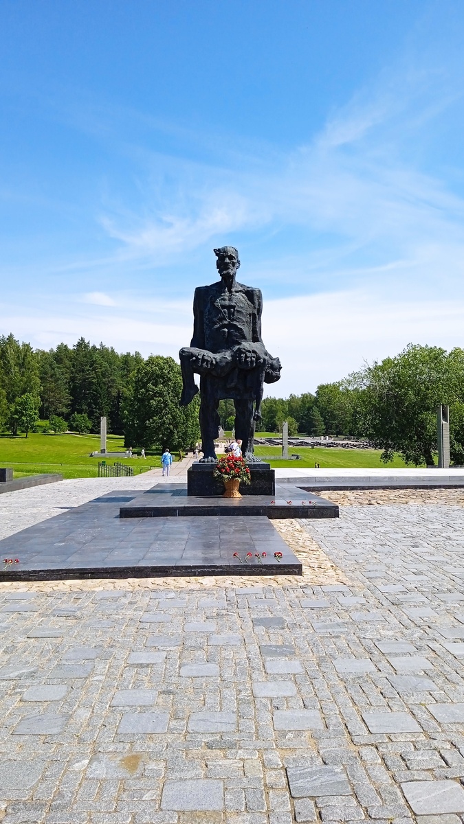 Хатынь, "Непокорённый человек"