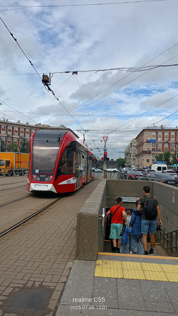 Но уже у станции метро дождя не было🤗