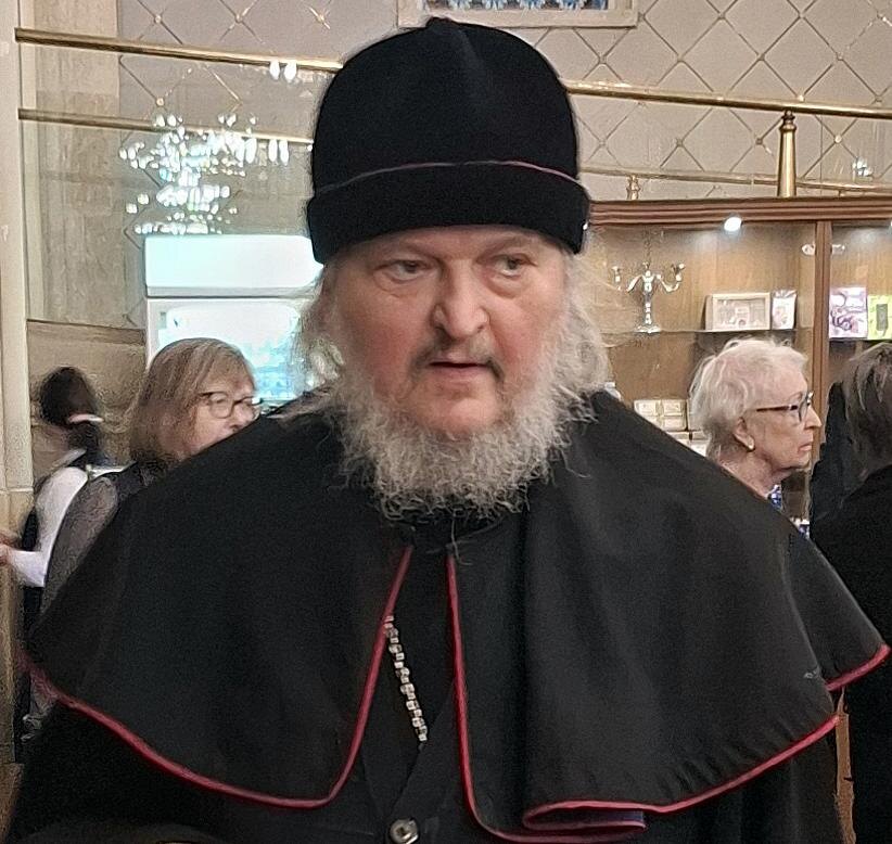 Игумен Кирилл (Сахаров) отвечает на вопросы журналистов.