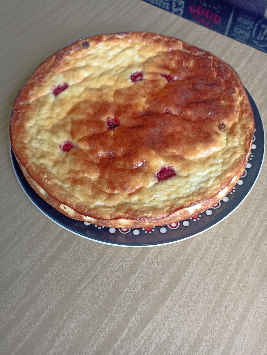 Сверху добавила немного клубнички