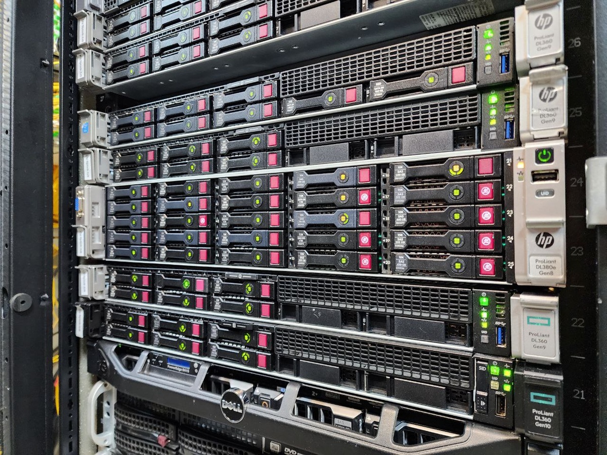 Когда-то было престижно иметь свой сервер. Сейчас — это дорого