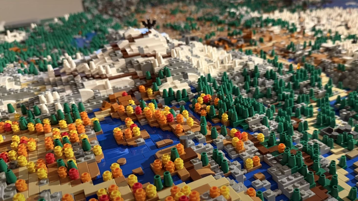 2,5 года и 74 тыс. деталей: карту из Skyrim построили с помощью LEGO