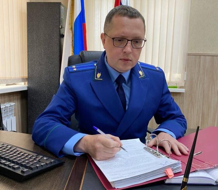 На фото: прокурор города Людиново Евстратов И.А.